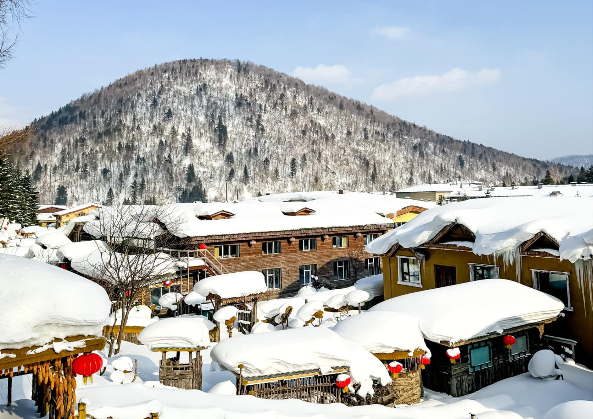Ấn tượng ngôi làng đẹp như truyện tranh, suốt nửa năm được bao phủ bởi tuyết ở Trung Quốc
