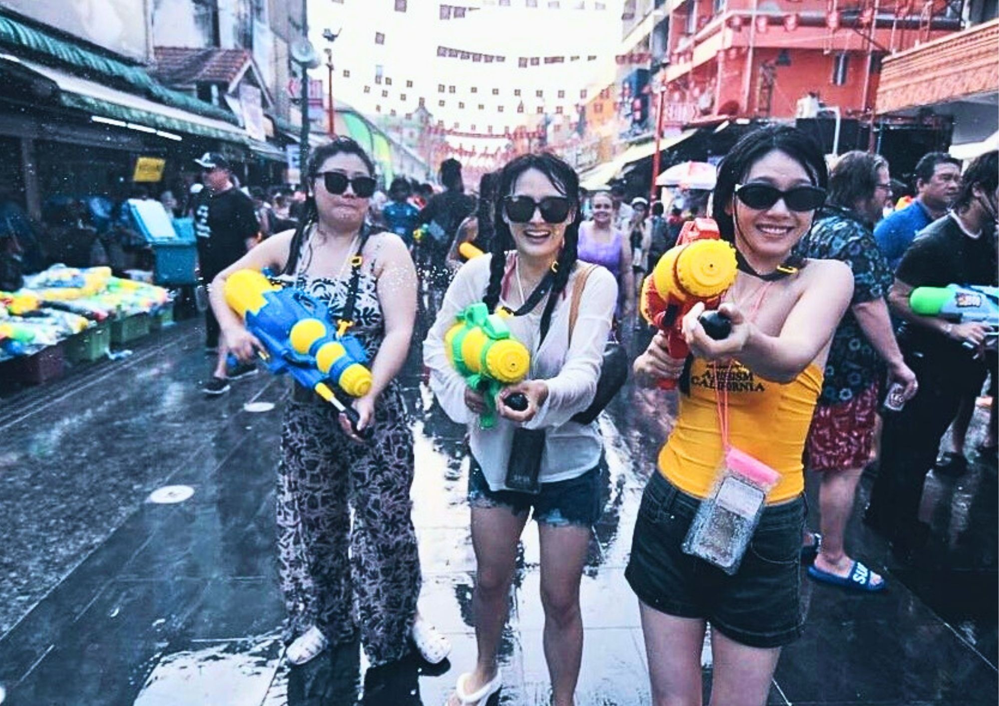 Sôi động trong lễ hội té nước Songkran đón năm mới tại Thái Lan