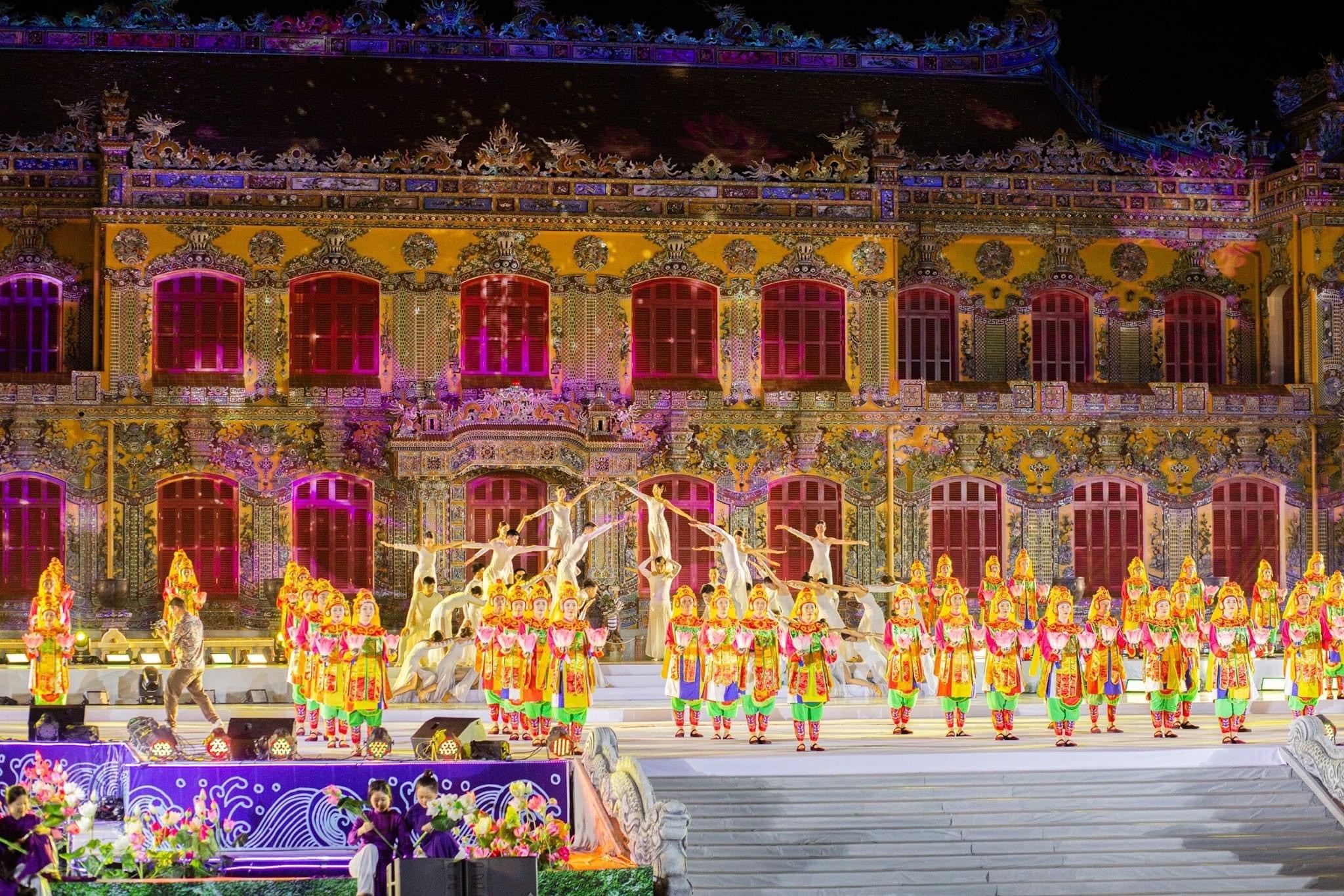 Festival Huế 2024 thu hút du khách với chuỗi hoạt động lễ hội đặc sắc