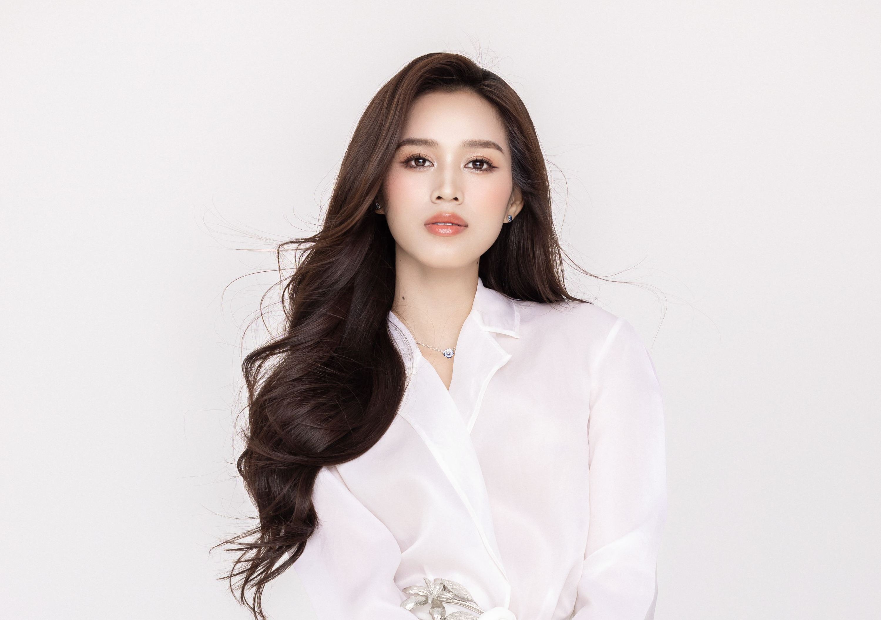 Hoa hậu Đỗ Thị Hà chia sẻ muốn làm "phú bà" của riêng mình