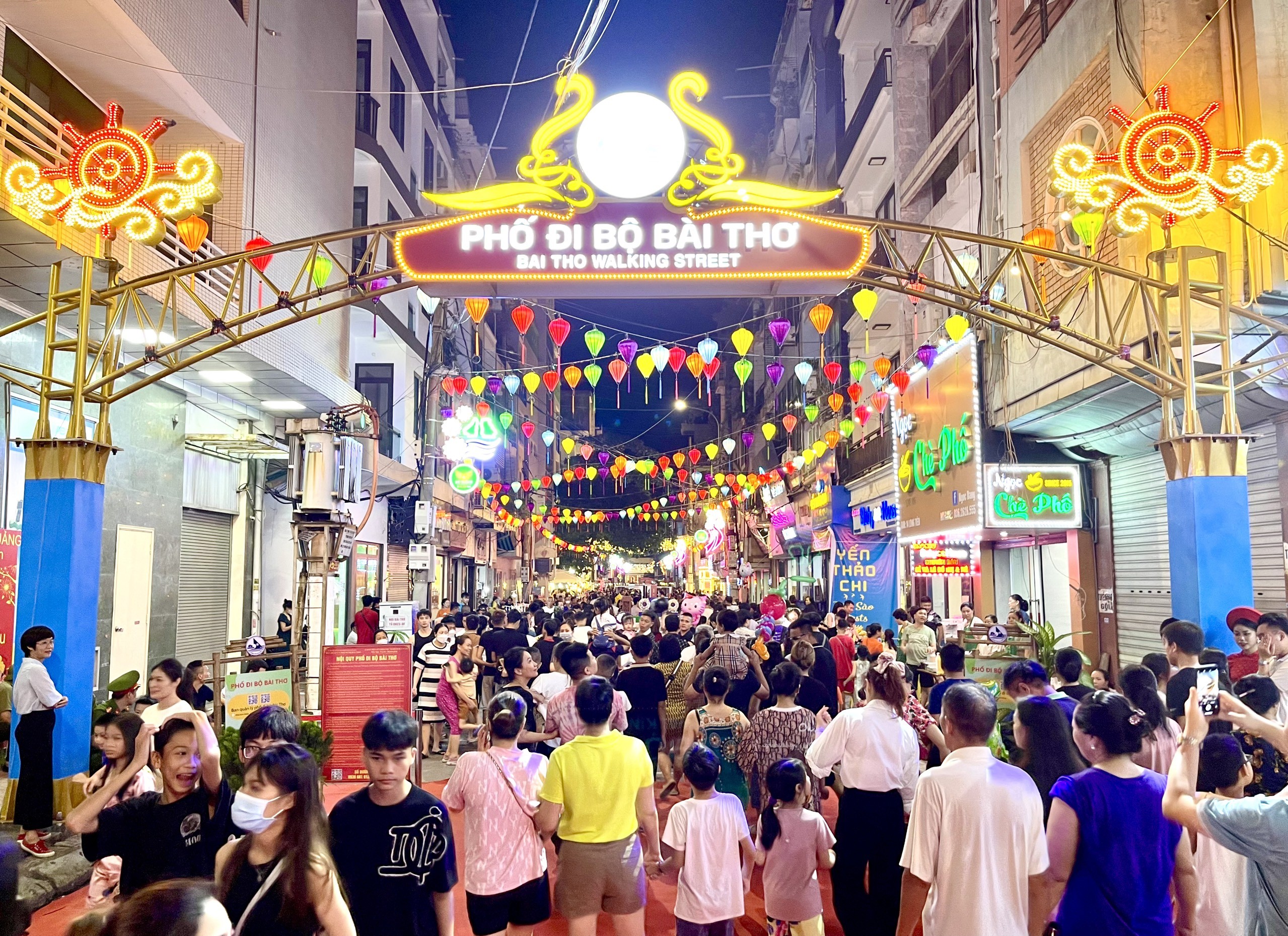 Phố đi bộ Bài Thơ - sản phẩm du lịch mới của thành phố Hạ Long