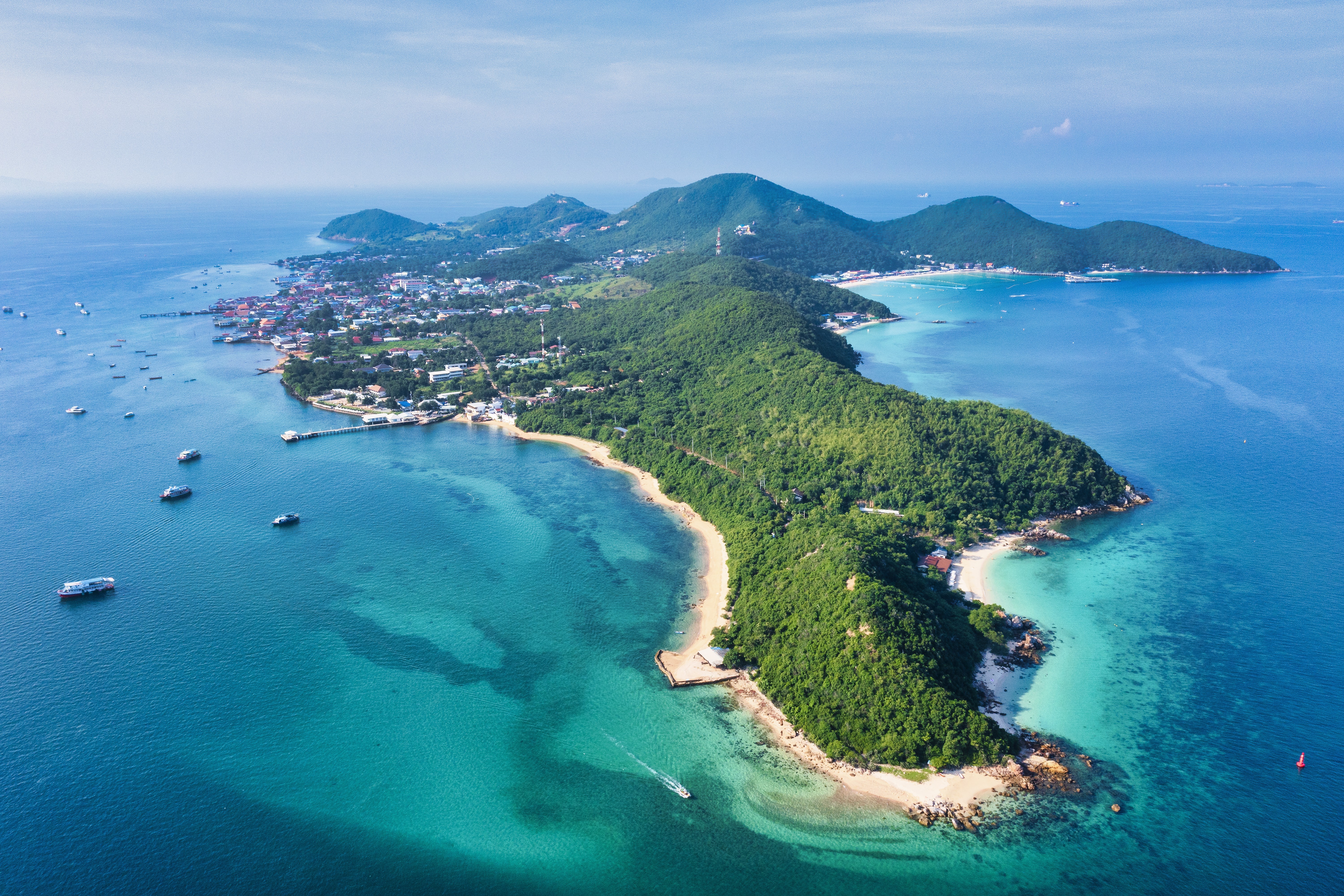 chon-buri-toan-canh-dao-koh-larn-pattaya-bang-lamung-ngam-nhin-ve-dep-cua-dao-tu-tren-cao-voi-nhung-bai-bien-cat-trang-va-lan-nuoc-xanh-ngoc-bich-1781704627.jpg