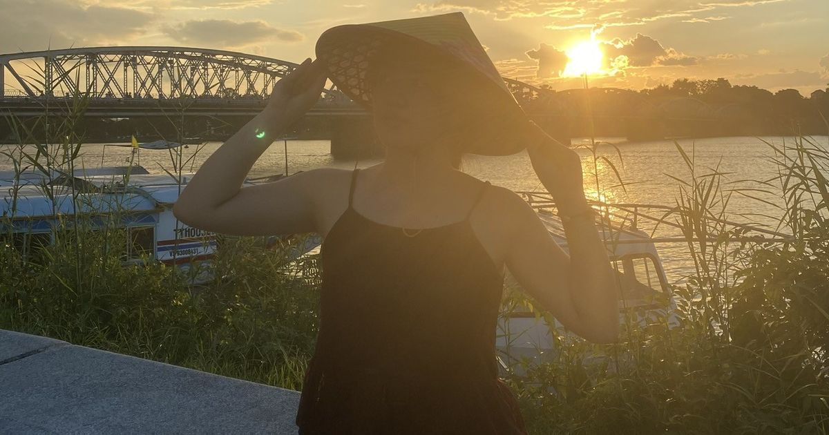 Giới trẻ yêu thích hoạt động 3 trong 1 này mỗi chiều hoàng hôn tại Huế