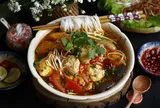 Cây bút ẩm thực nổi tiếng hết lời khen ngợi với "thế giới hương vị" của món bún riêu Việt