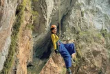 Cô gái 9X chi 35 triệu khám phá hố sụt Kong và nhận xét "đáng giá" khiến nhiều người ngưỡng mộ