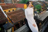 Lạc bước giữa phố Hội mùa hè, du khách check-in mỏi tay