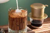 Cà phê Việt khiến khách Tây "đứng không vững" trong lần thử đầu tiên