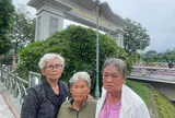 Ba cụ bà U80 vượt mưa lạnh tím tái chinh phục Fansipan: “Còn khỏe là còn đi”