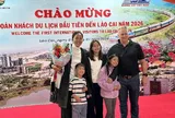 Lào Cai chào đón đoàn khách du lịch đầu tiên xông đất năm 2026