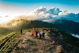 Trekking Tà Chì Nhù ngắm nhìn biển mây, mưa sao băng và dải ngân hà