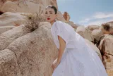 Fashionista Châu Lê Thu Hằng nổi bật giữa sa mạc Mỹ