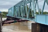 Quảng Trị: Khẩn trương khắc phục sự cố 3 sà-lan trôi dạt, đâm vào cầu đường sắt Mỹ Chánh