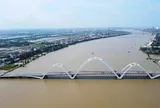 Ngắm cầu Nhật Lệ 3- vẻ đẹp hình tượng thiên nhiên hùng vĩ với những dòng sông uốn lượn dưới núi đá vôi