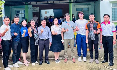 Bệnh viện Đa khoa Khánh Hòa tổ chức khám bệnh, cấp thuốc và trao quà cho người dân vùng lũ Diên Khánh