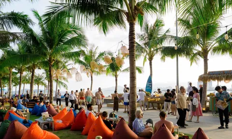 Hoàng hôn “tỉ đô” – Trải nghiệm chiều muộn hút khách ở Bắc Nha Trang