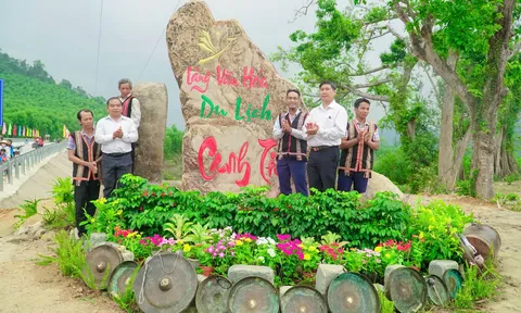 Người làng Canh Tiến gọi điện, đường và du lịch là lịch sử