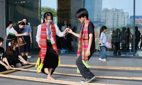“Vui điệu Xoè Hoa”: Đưa không gian Xoè Thái đến gần giới trẻ Hà Nội