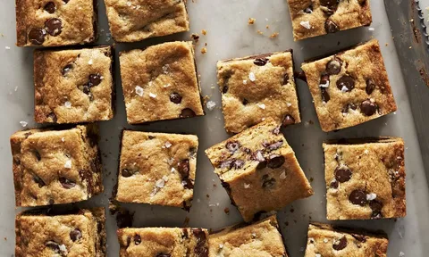 Chocolate Chip Cookie Bars - Thanh Cookie Socola