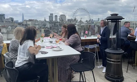 Review nhà hàng:  Blush Brunch tại The Rooftop , Khách sạn Trafalgar, London
