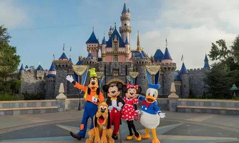 Disneyland với Disney World - công viên họ Disney nào tốt hơn?
