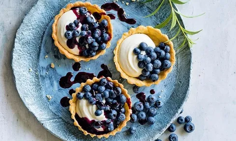 Bánh tart việt quất cỏ roi ngựa chanh