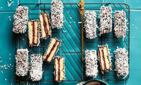 Bánh Lamington phủ dừa