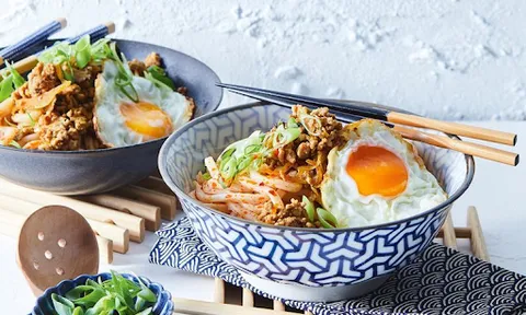 Dễ dàng nấu mì Udon với thịt heo miso
