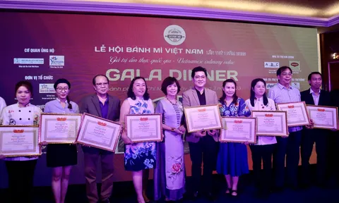 Gala vinh danh 10 tập thể và 18 cá nhân xuất sắc tại Lễ hội bánh mì Việt Nam lần thứ 1