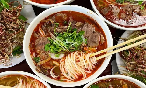 Top các món ăn đặc sản của xứ Huế "mộng mơ"