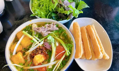 Mách nhau địa chỉ ăn Bún riêu - Lẩu riêu cua Hà Nội ở Sài Gòn