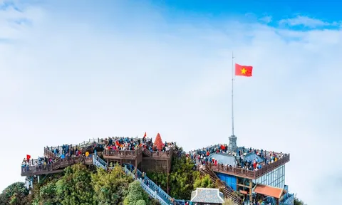Chính phủ ra Nghị quyết yêu cầu khắc phục hạn chế du lịch, tăng tốc phát triển bền vững