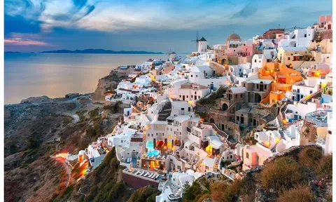 Thị trấn trên đảo Santorini sẽ mang đến một kỳ nghỉ tuyệt vời