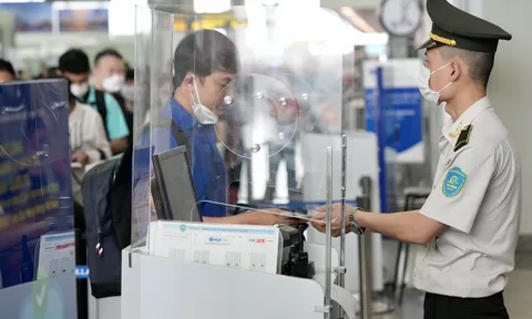 Mở điểm cấp tài khoản định danh điện tử ở sân bay Nội Bài