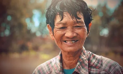 Bà Sáu Thia - Người phụ nữ dạy bơi không lương cả đời