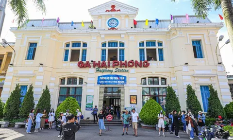 Mỗi tháng có 100 nghìn lượt khách đi tàu Hà Nội - Hải Phòng
