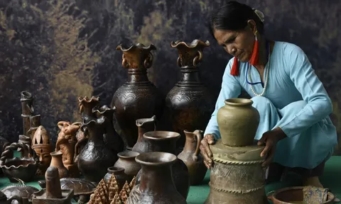 Vinh danh nghệ thuật làm gốm của người Chăm là di sản văn hóa phi vật thể cần bảo vệ khẩn cấp
