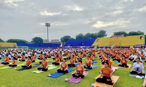 Hơn 1.000 người tham gia đồng diễn Ngày Quốc tế Yoga lần thứ 9 năm 2023 tại Bình Dương
