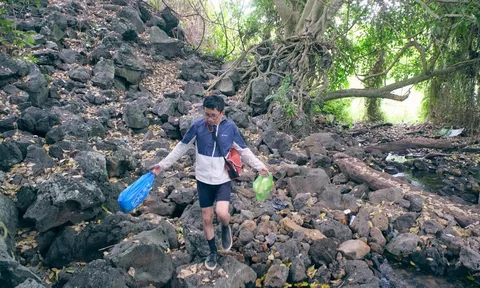 Những chuyến du lịch nhặt rác "bất đắc dĩ"