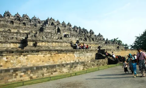 Chiêm ngưỡng ngôi đền Phật giáo lớn nhất thế giới Borobudur ở xứ vạn đảo Indonesia