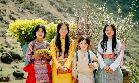 Cùng Vietnam Travel tặng "Trăng ấm non cao" cho bản nghèo Hoàng Su Phì