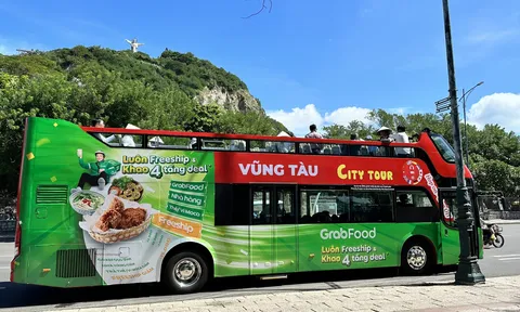 Khách du lịch sẽ được di chuyển bằng xe buýt 2 tầng khi đến Vũng Tàu