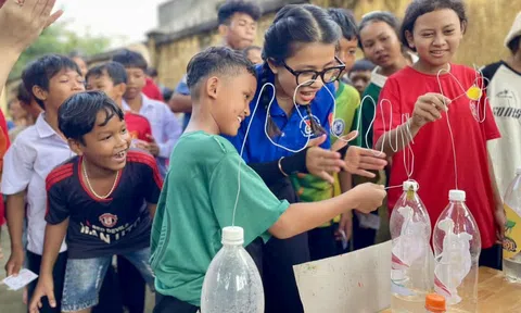 [Ảnh]-Ánh mắt trong veo của những đứa trẻ Stiêng khi trung thu về