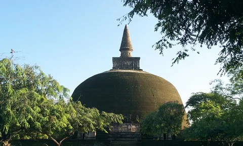 Thăm phế tích đền cổ ngàn năm tuổi ở cố đô Polonnaruwa của Sri Lanka