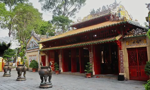 Lăng Ông Bà Chiểu - dấu ấn kiến trúc cung đình Huế