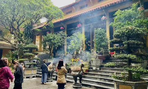 Điểm danh chùa, đền tại Hà Nội nhất định phải đến ngày đầu năm
