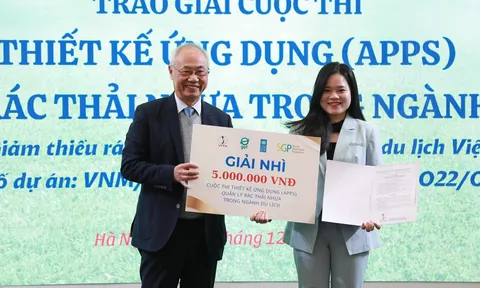 Trao giải thưởng Cuộc thi Thiết kế ứng dụng (apps) quản lý rác thải nhựa trong ngành du lịch