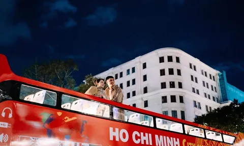 "Tung hoành" mọi cung đường nổi tiếng với tour du lịch xuyên đêm lần đầu tiên xuất hiện tại TP.HCM