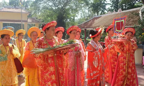 Lễ hội Gò Tháp xứ sen hồng thu hút hàng nghìn người viếng thăm