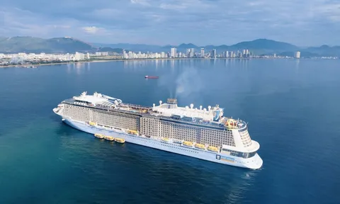 Khánh Hòa: Tàu du lịch biển Spectrum of The Seas đưa gần 4.400 khách đến Nha Trang