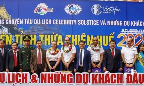 Đón những du khách đầu tiên đến Thừa Thiên Huế bằng đường biển